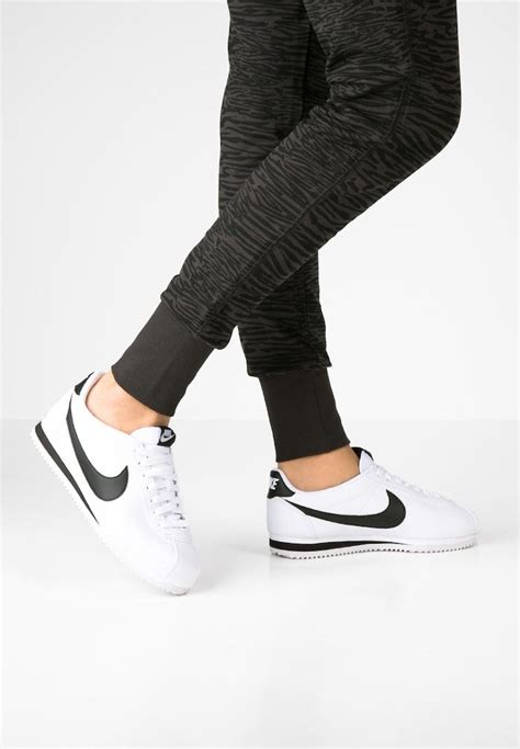 nike schoenen opruiming|nike sneaker sale nederland.